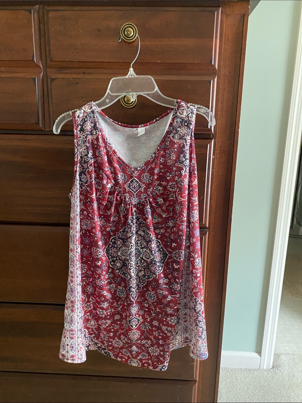 Red Medallion V-Neck Sleeveless Camisole